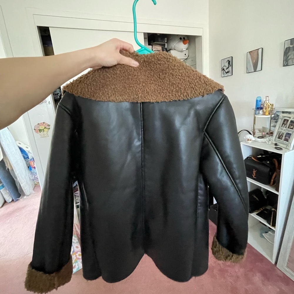 Oak and fort sherpa trimmed vegan leather - Picture 4 of 4